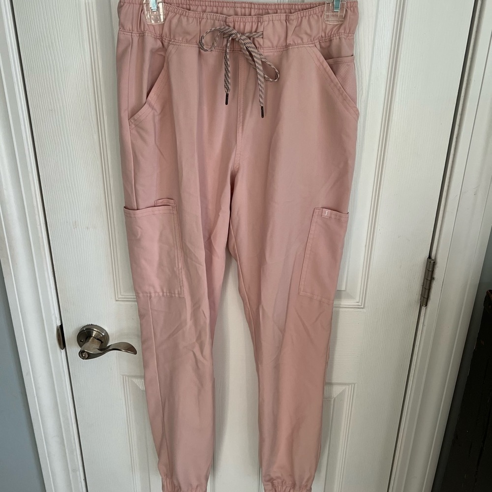 Jaanuu mesh-enhanced jogger scrubs size small